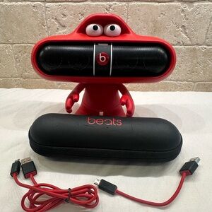 Beats by Dr. Dre Pill 2.0 Portable Bluetooth speaker  Black and Red + Dude stand